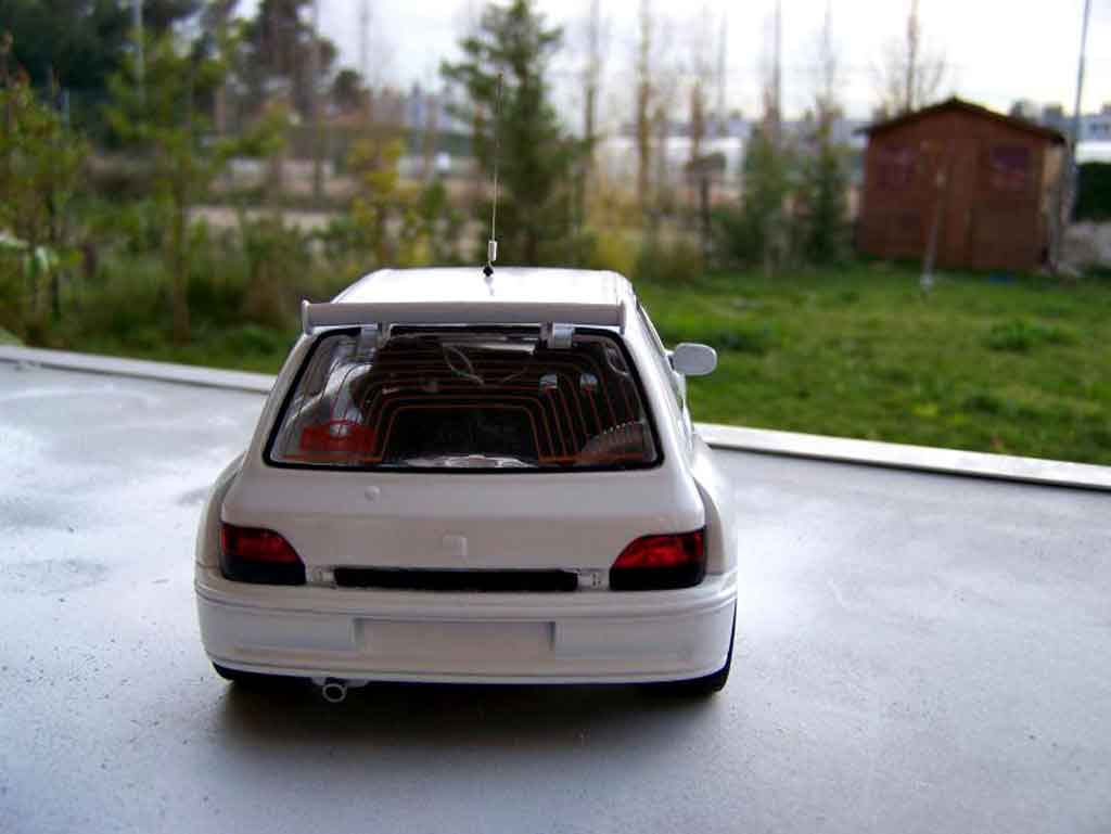 Renault Clio Maxi white 1/18 Ottomobile