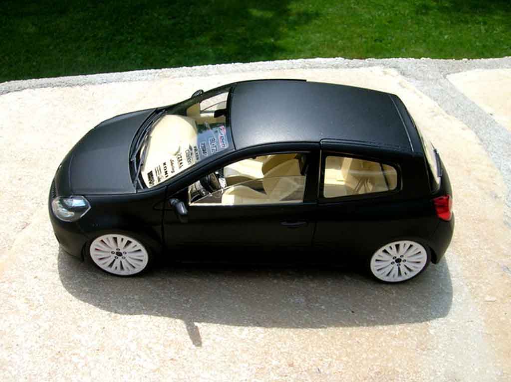 Renault Clio 3 RS noir mat jantes c4 wrc 1/18 Solido
