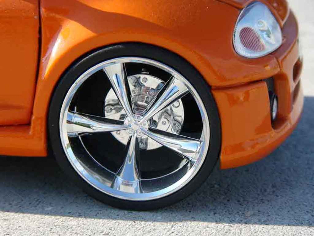 Renault Clio V6 orange 1/18 Universal Hobbies