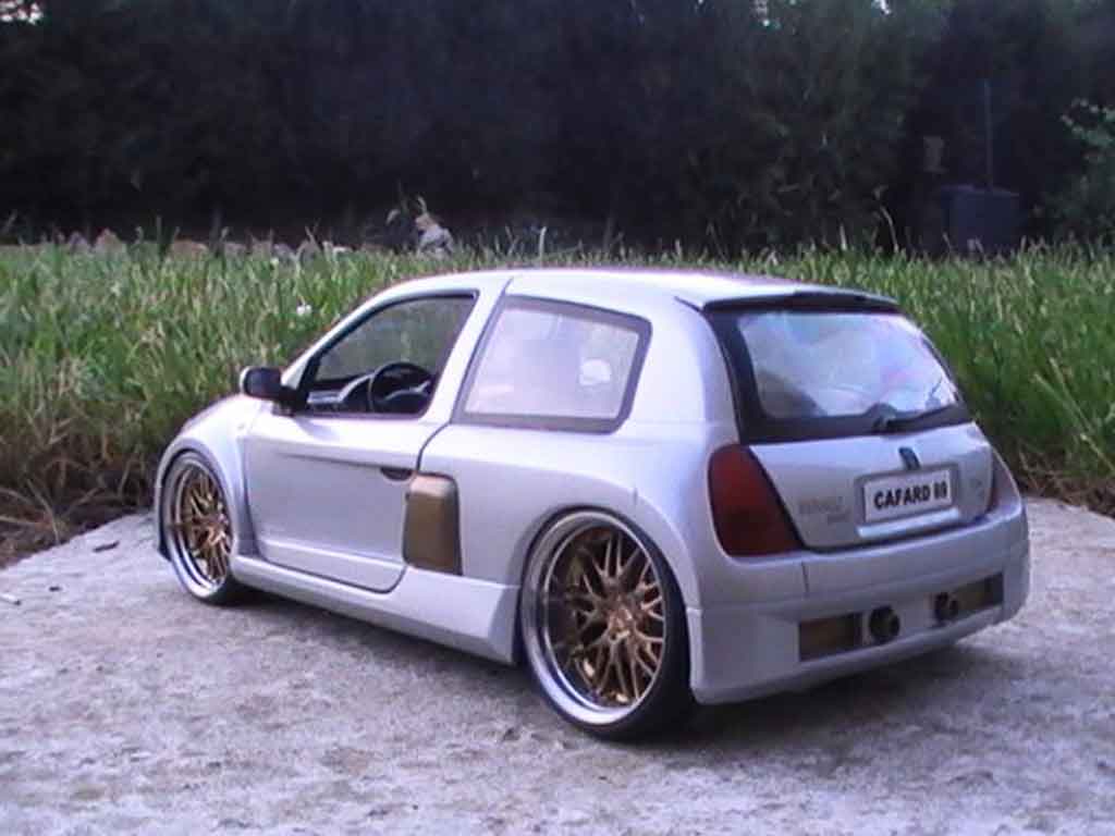 Renault Clio V6 williams 1/18 Universal Hobbies