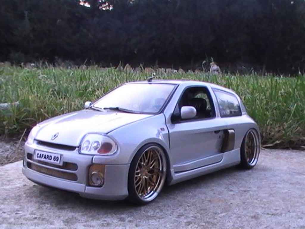 Renault Clio V6 williams 1/18 Universal Hobbies