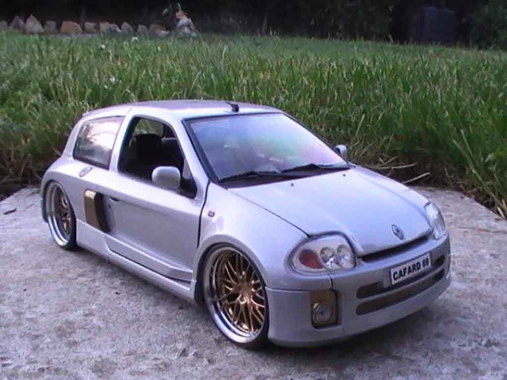 Renault Clio V6 williams 1/18 Universal Hobbies