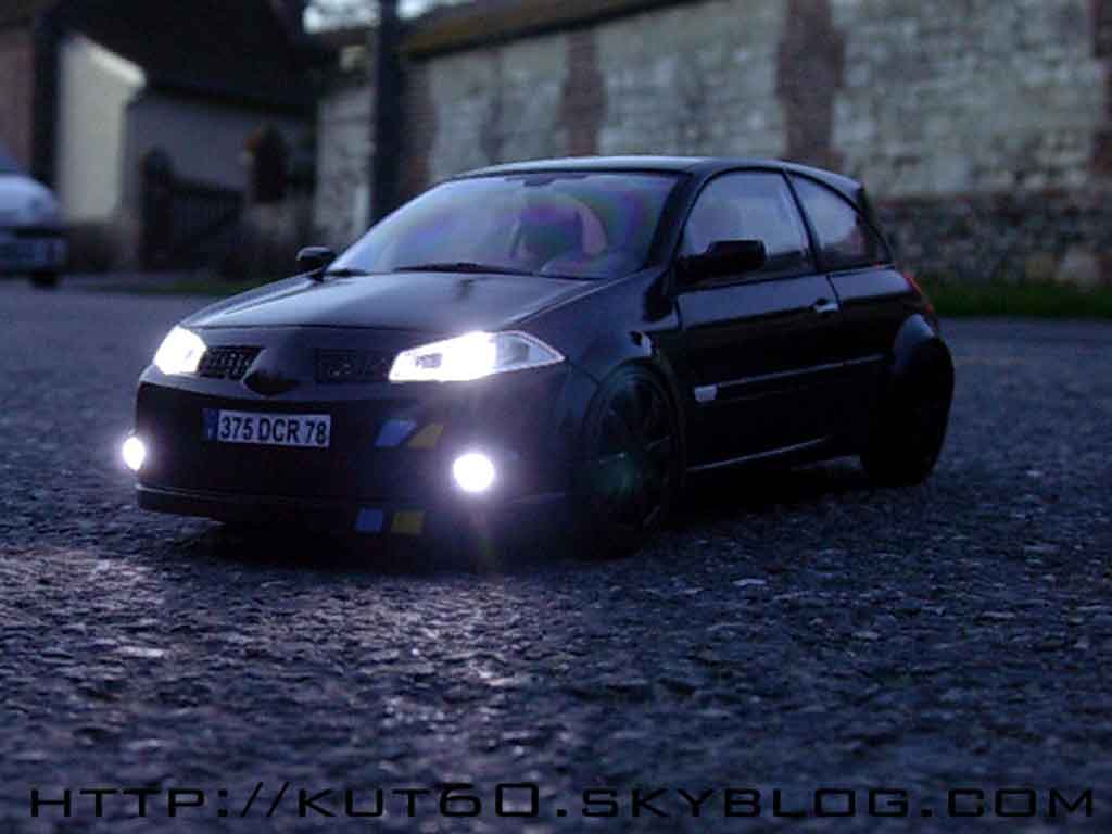 Renault Megane Sport rs f1 team black kit xenon 1/18 Burago