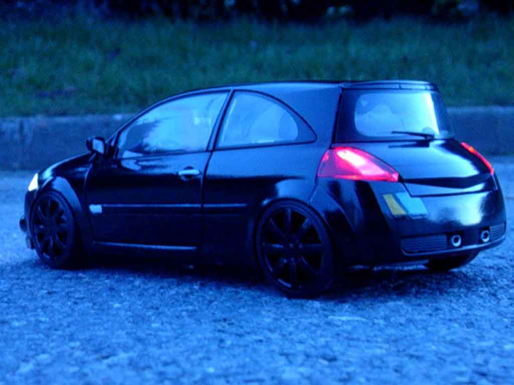 Renault Megane Sport rs f1 team black kit xenon 1/18 Burago