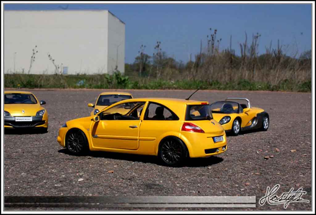 Renault Megane Sport rs yellow siryus 1/18 Burago