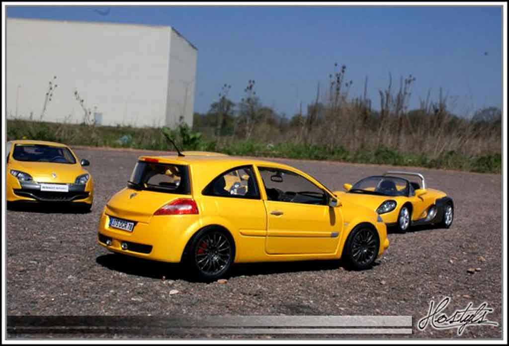 Renault Megane Sport rs yellow siryus 1/18 Burago