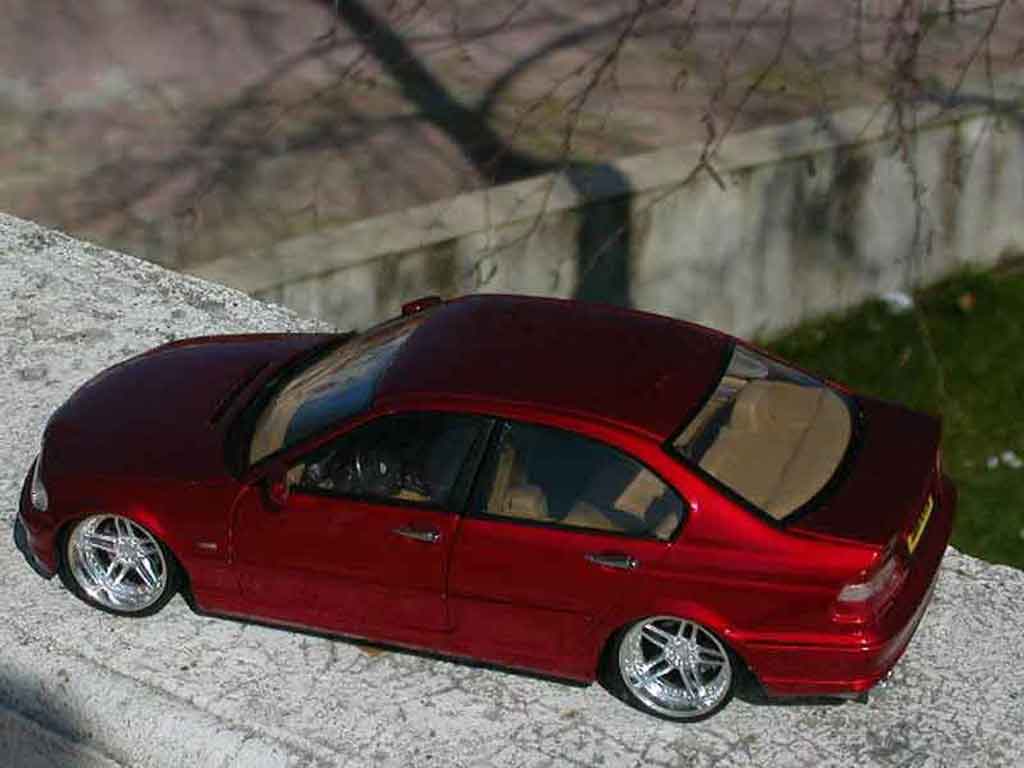 Bmw 328 tuning E46 red candy et jantes chromes 1/18 Welly