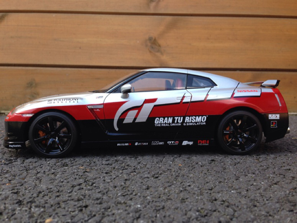 Nissan Skyline R35 decoration Gran Turismo 1/18 Kyosho