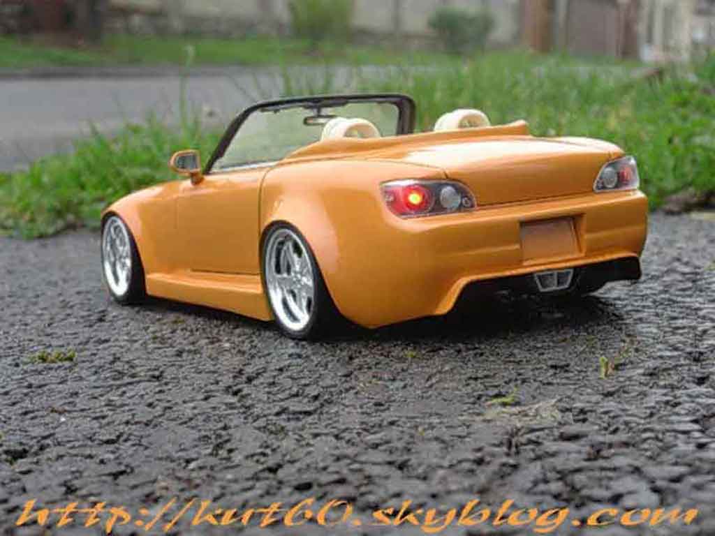 Honda S2000 Base orange tuning 1/18 Maisto