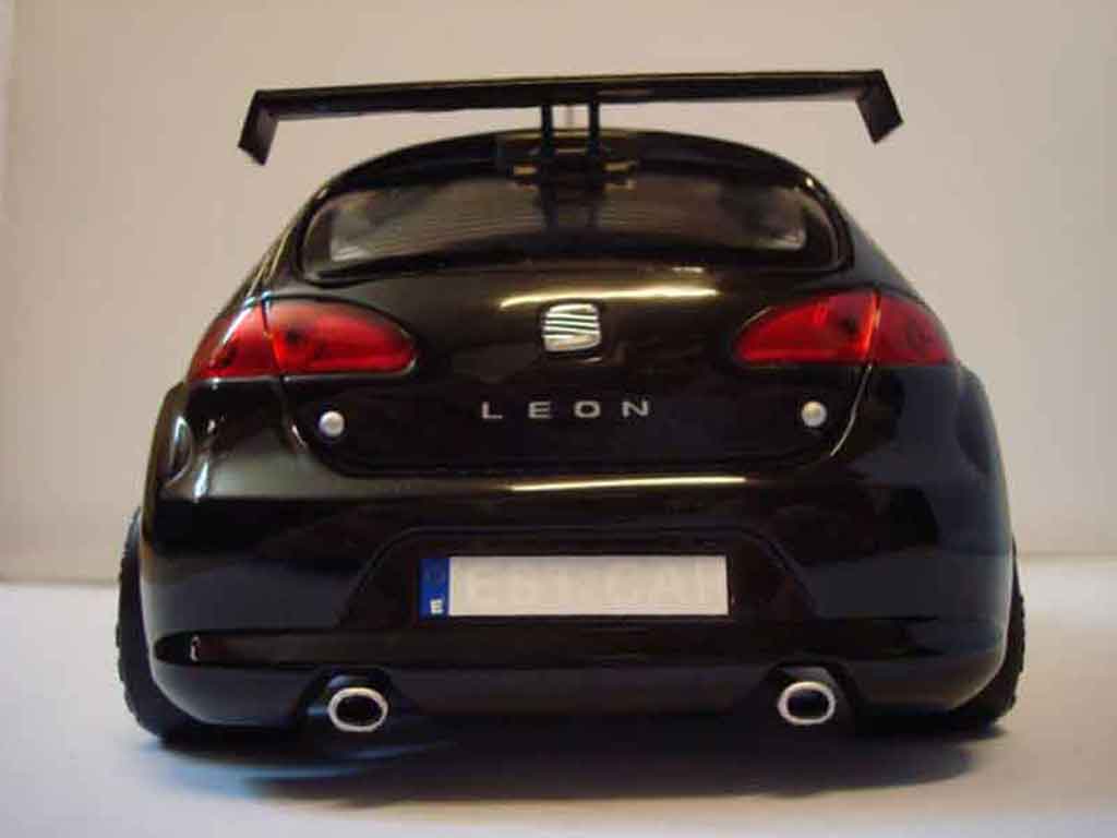 Seat Leon WTCC test car noir 1/18 Guiloy