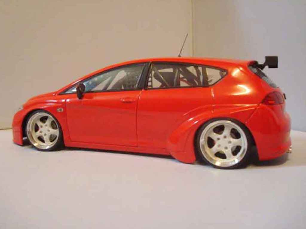 Seat Leon WTCC red 1/18 Guiloy