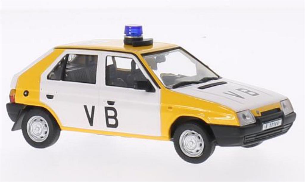 Skoda Favorit 1/43 Abrex 136L VB vyroci Sametove revoluce yellow/white diecast model cars