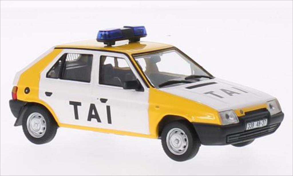 Skoda Favorit 1/43 Abrex Tai Praha (bluelicht-Balken) white/yellow 1987 diecast model cars