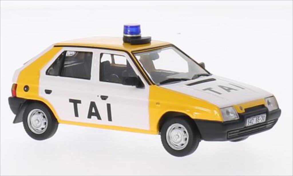 Skoda Favorit 1/43 Abrex Tai Praha (rundes bluelicht) white/yellow 1987 diecast model cars