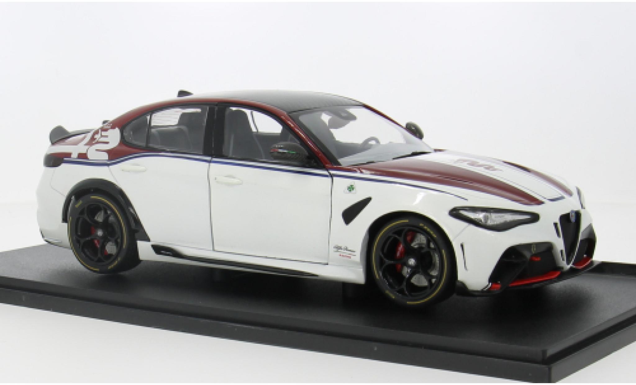 Alfa Romeo Giulia 1/18 Solido GTAM white/red 1:18 diecast model cars
