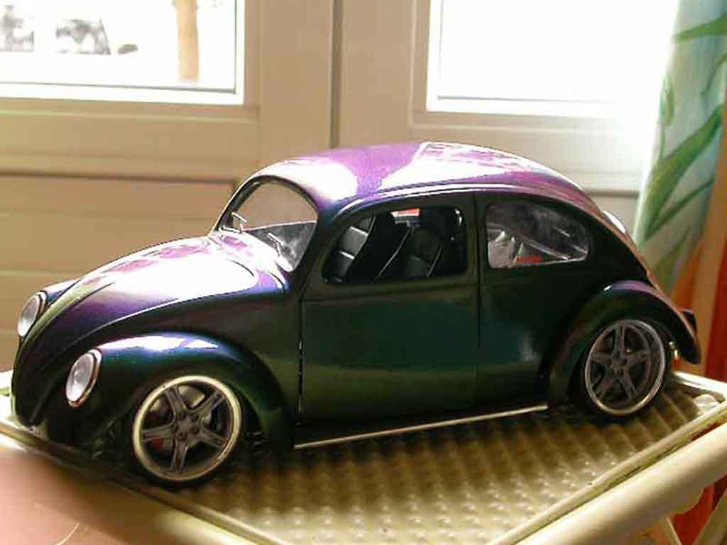 Volkswagen Kafer Base street cox peinture cameleon 1/18 Solido