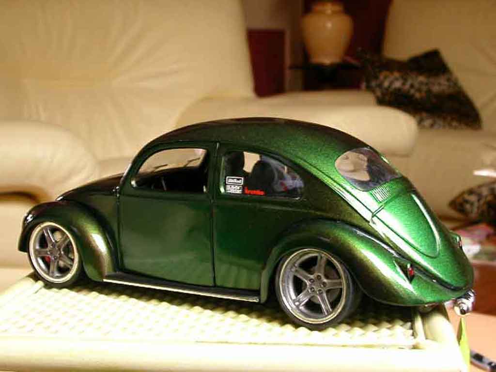 Volkswagen Kafer Base street cox peinture cameleon 1/18 Solido