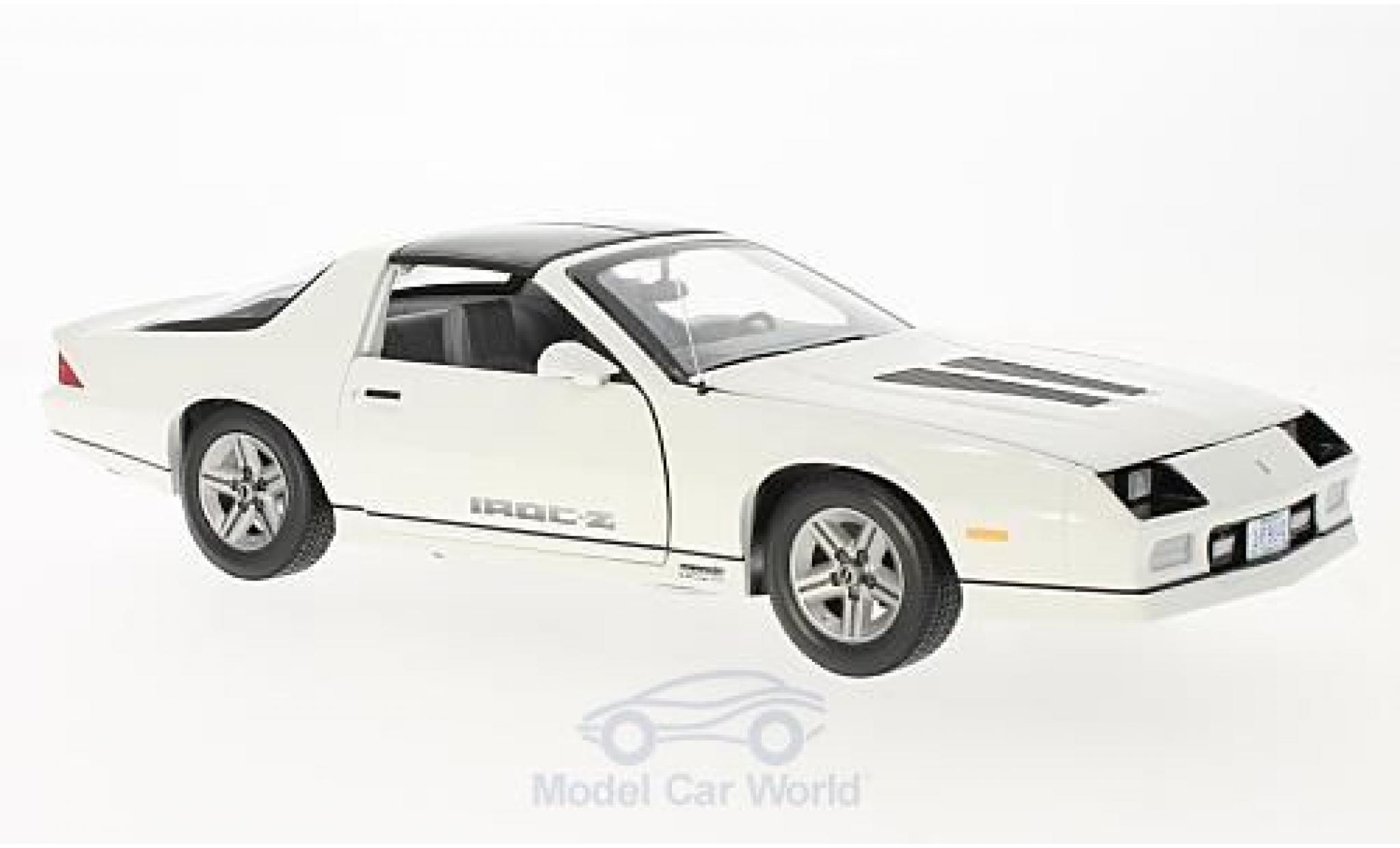 Chevrolet Camaro 1/18 Sun Star IROC-Z white 1985 diecast model cars