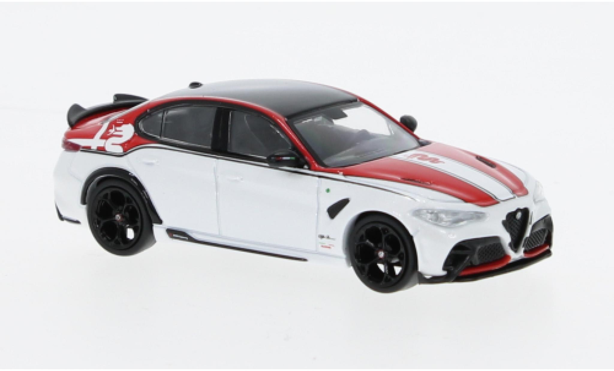 Alfa Romeo Giulia 1/64 Tarmac Works GTA red/metallise white 1:64 diecast model cars