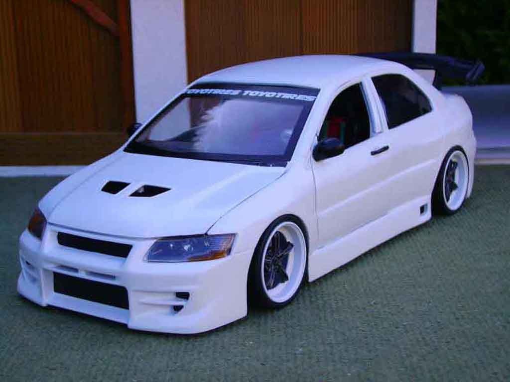 Mitsubishi Lancer Evolution VII tuning 1/18 Ertl