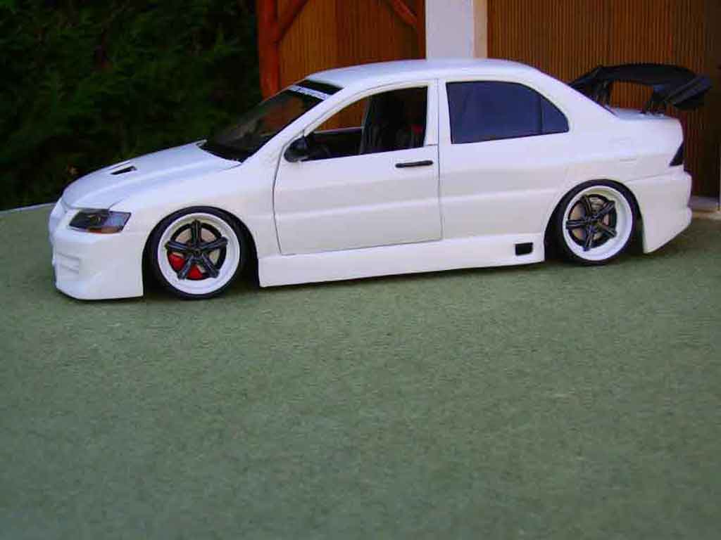 Mitsubishi Lancer Evolution VII tuning 1/18 Ertl