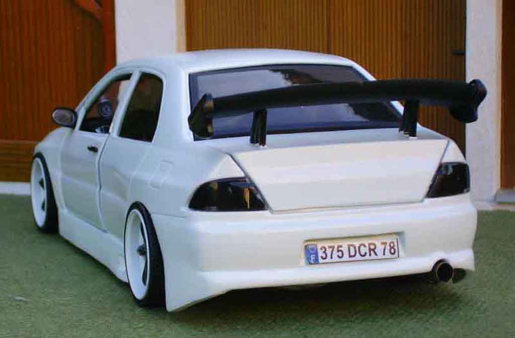 Mitsubishi Lancer Evolution VII tuning 1/18 Ertl