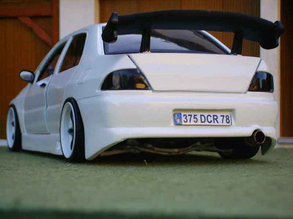 Mitsubishi Lancer Evolution VII tuning 1/18 Ertl