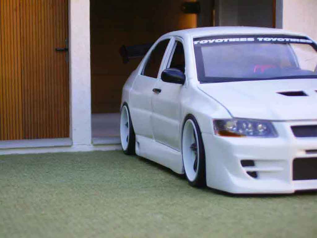 Mitsubishi Lancer Evolution VII tuning 1/18 Ertl