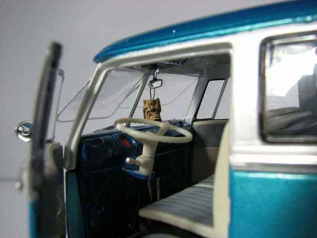 Volkswagen Combi Base low rider 1/18 Welly