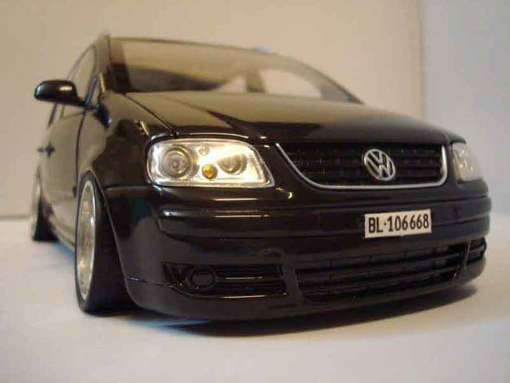 Volkswagen Touran Base black jantes porsche 1/18 Shanghai Volkswagen