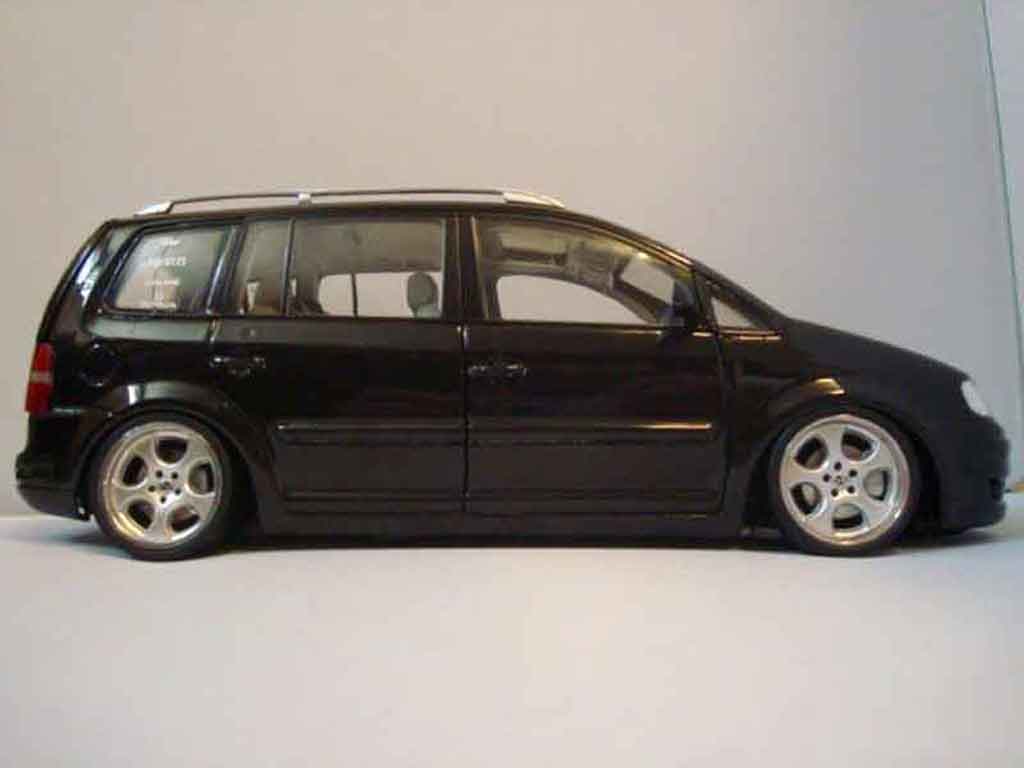 Volkswagen Touran Base black jantes porsche 1/18 Shanghai Volkswagen