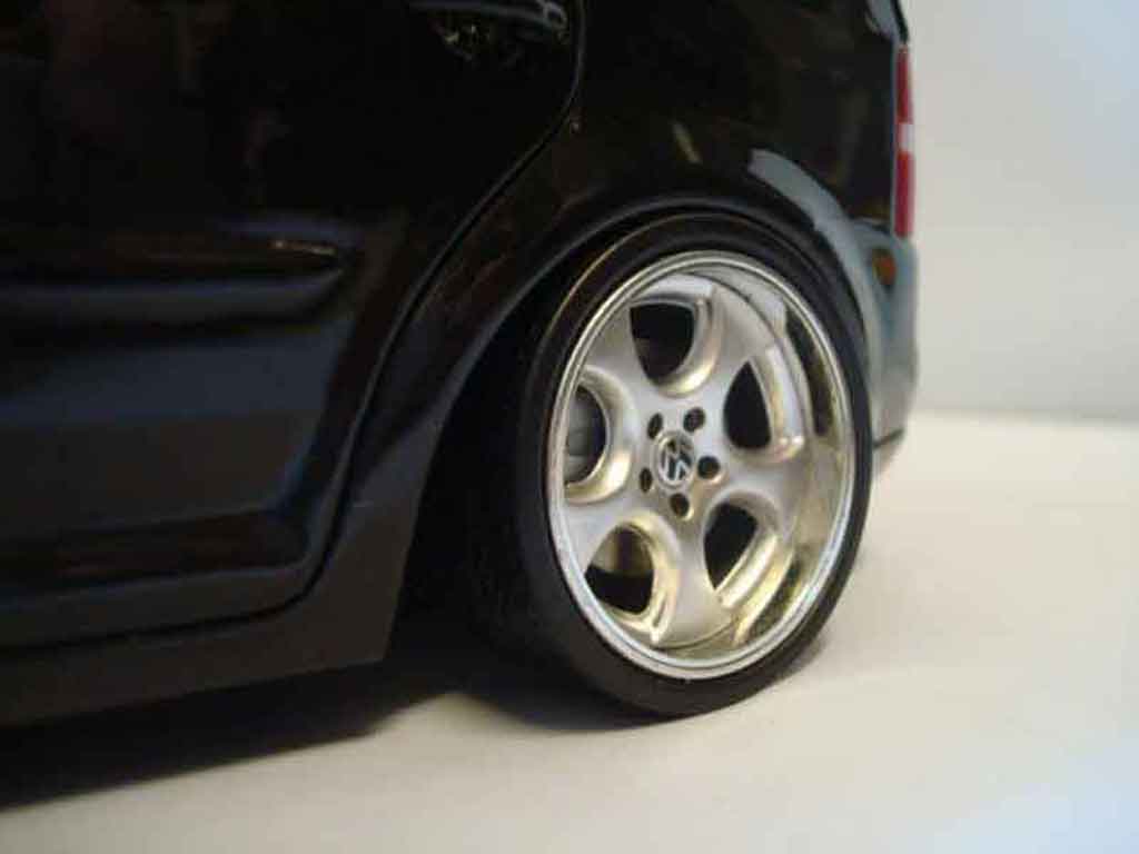 Volkswagen Touran Base black jantes porsche 1/18 Shanghai Volkswagen