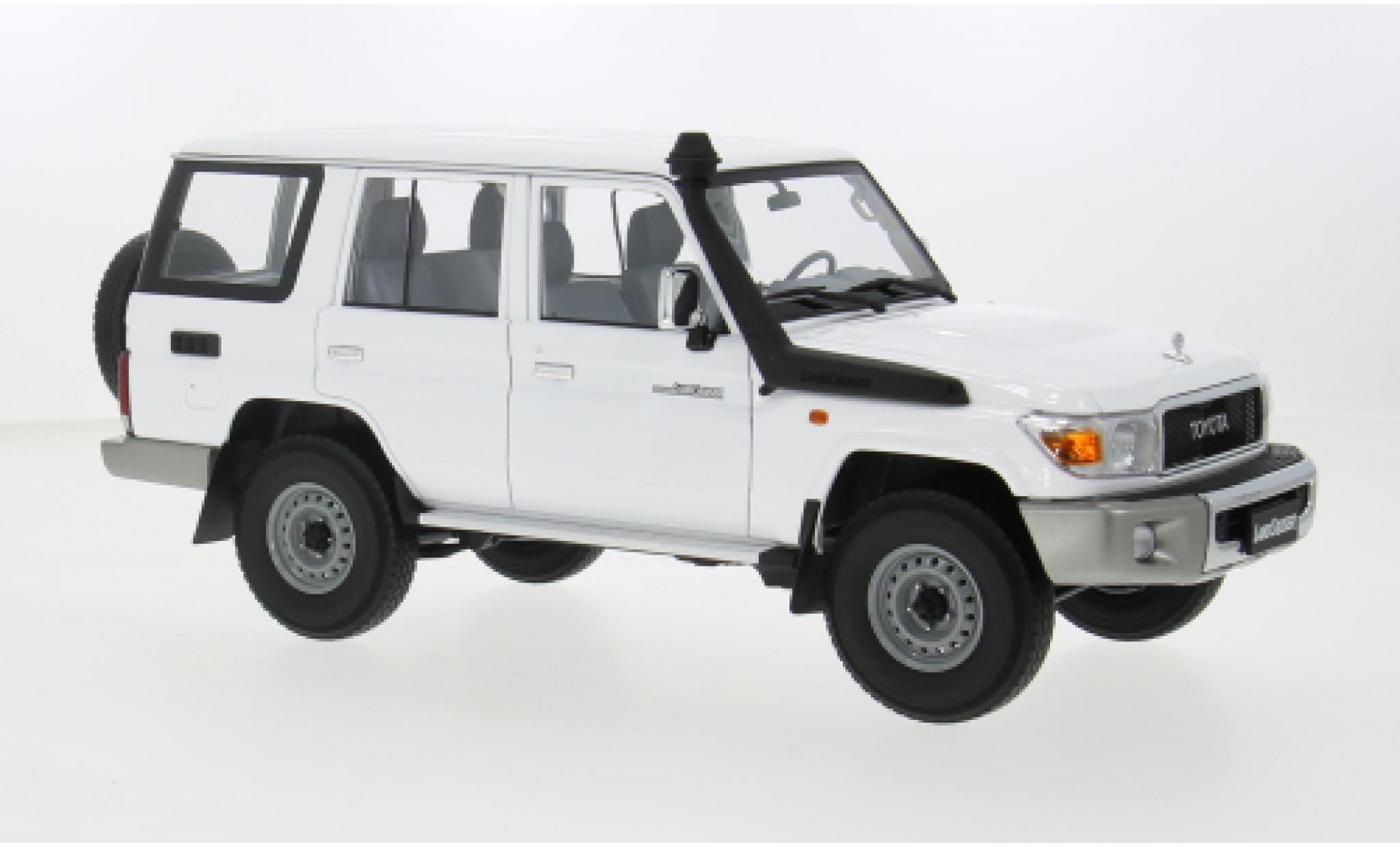 Toyota Land Cruiser 1/18 Almost Real 7 white 1:18 diecast model cars
