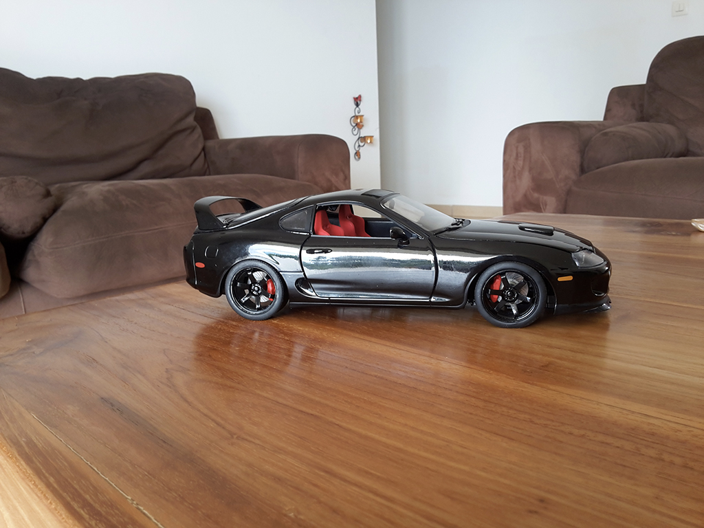 Toyota Supra Base black jantes 18 pouces et disques de frein 1/18 Kyosho
