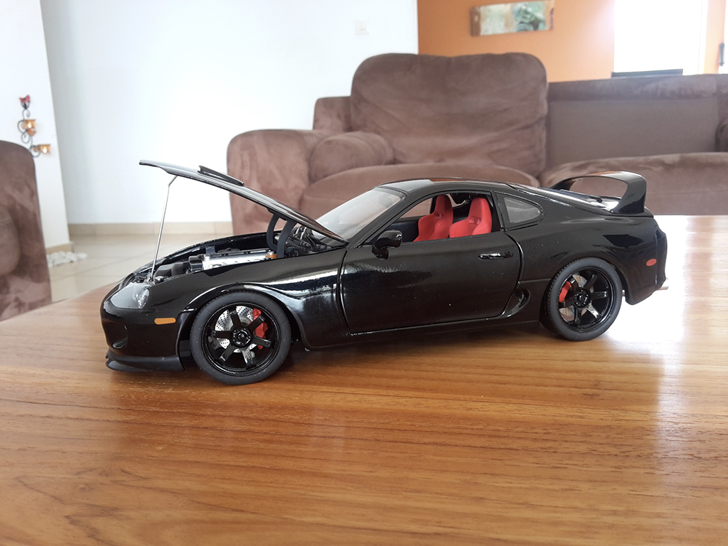 Toyota Supra Base black jantes 18 pouces et disques de frein 1/18 Kyosho
