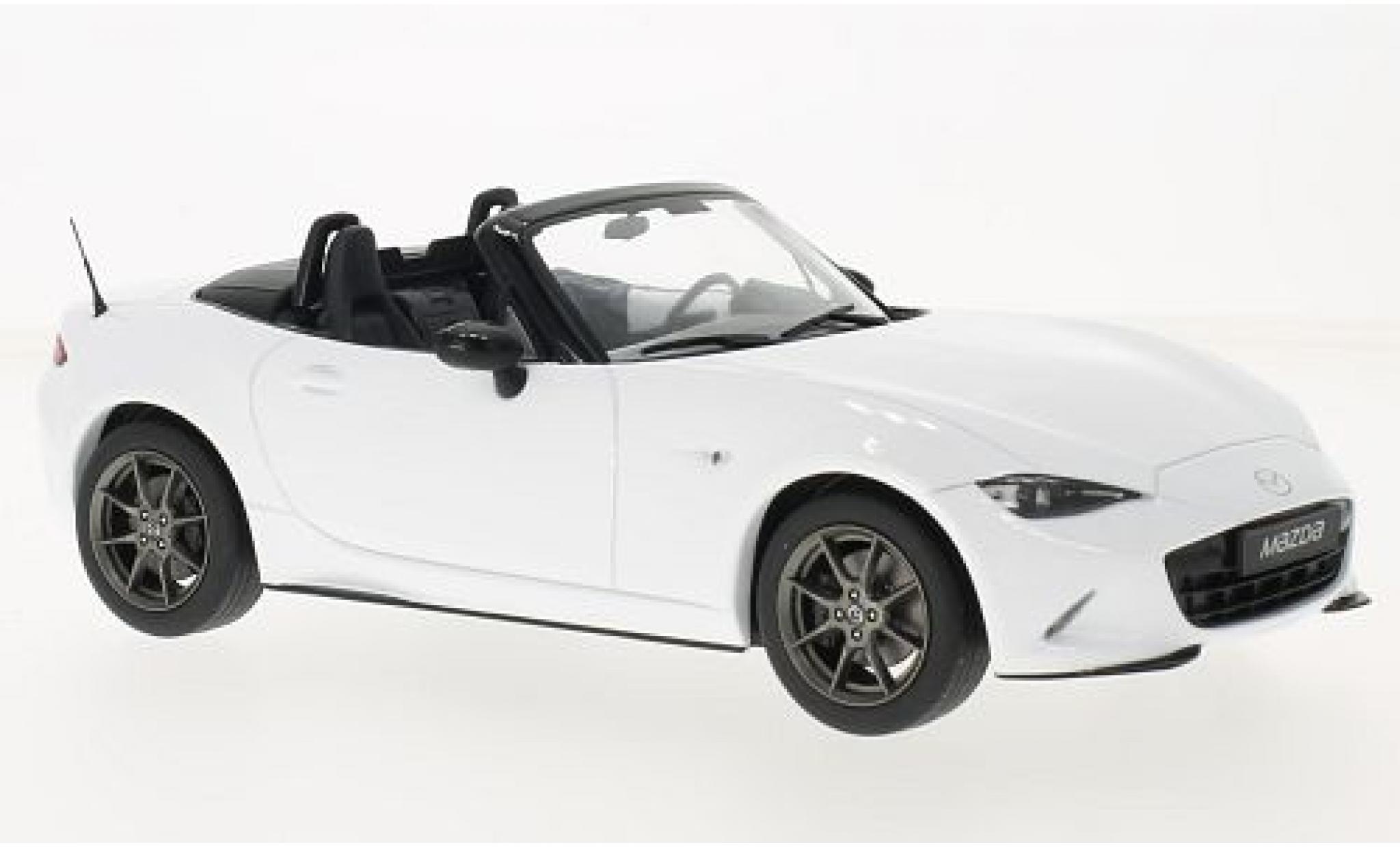 Mazda MX5 1/18 Triple 9 Collection white 2015 avec d&eacute;tachable Softtop sans Vitrine diecast model cars