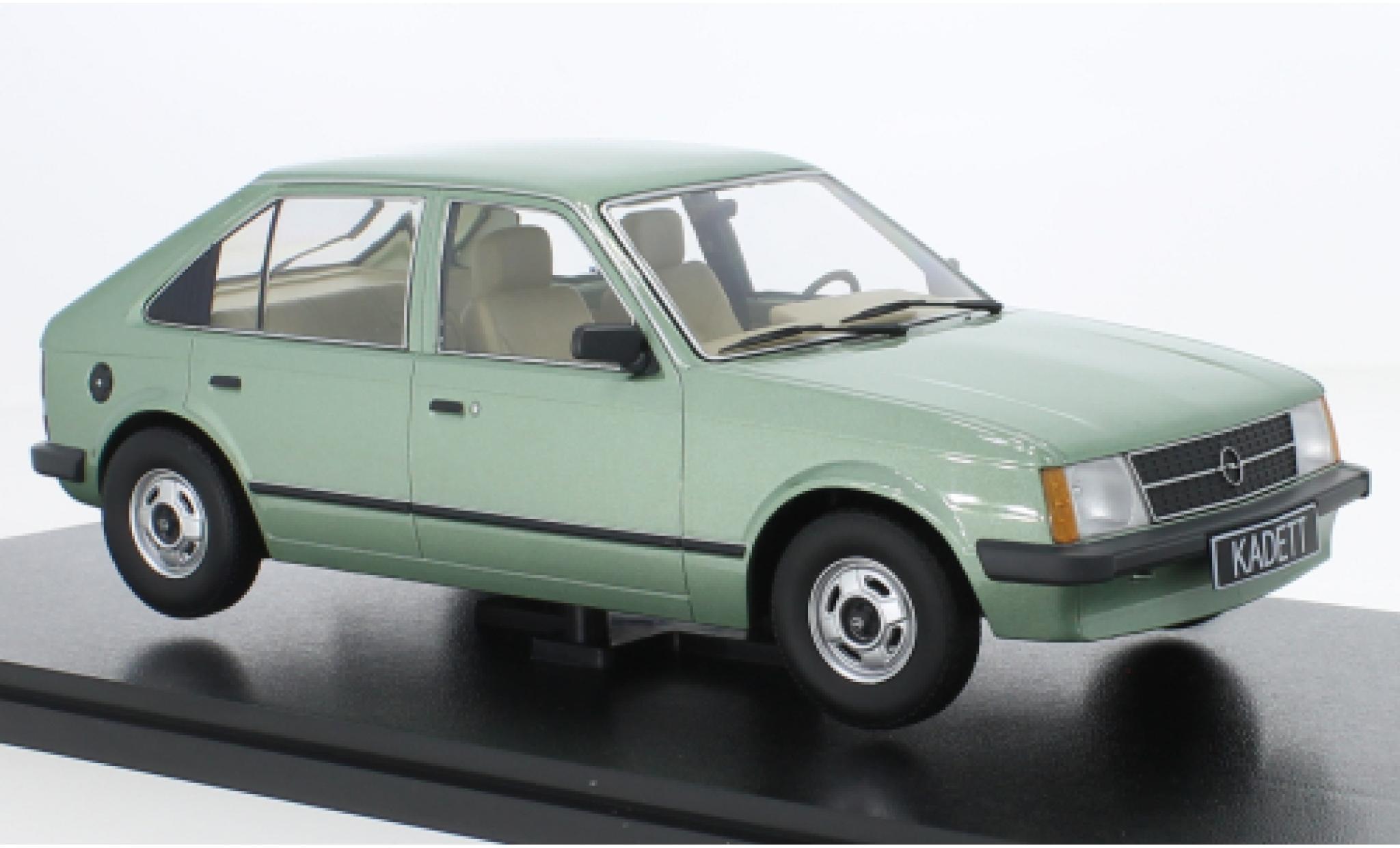 Opel Kadett 1/18 Triple 9 Collection D metallise la chaux diecast model cars