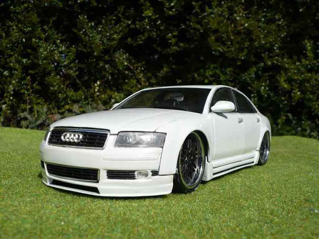Audi A8 1/18 Motormax dub white diecast model cars