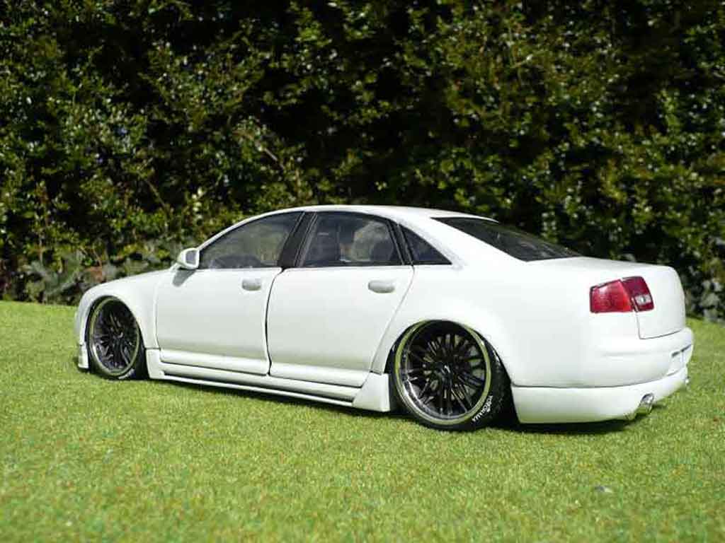 Audi A8 berline dub white 1/18 Motormax