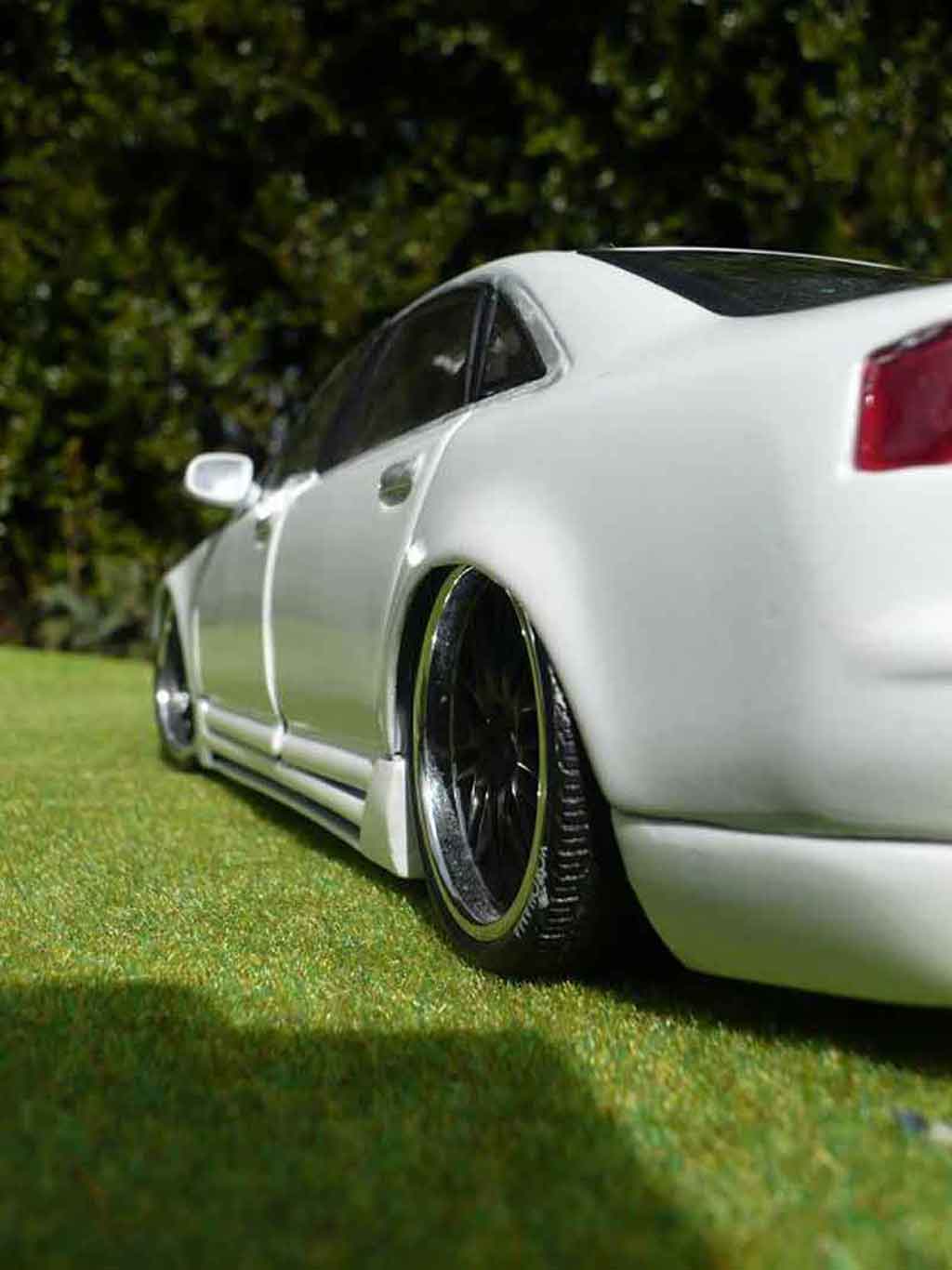 Audi A8 berline dub white 1/18 Motormax