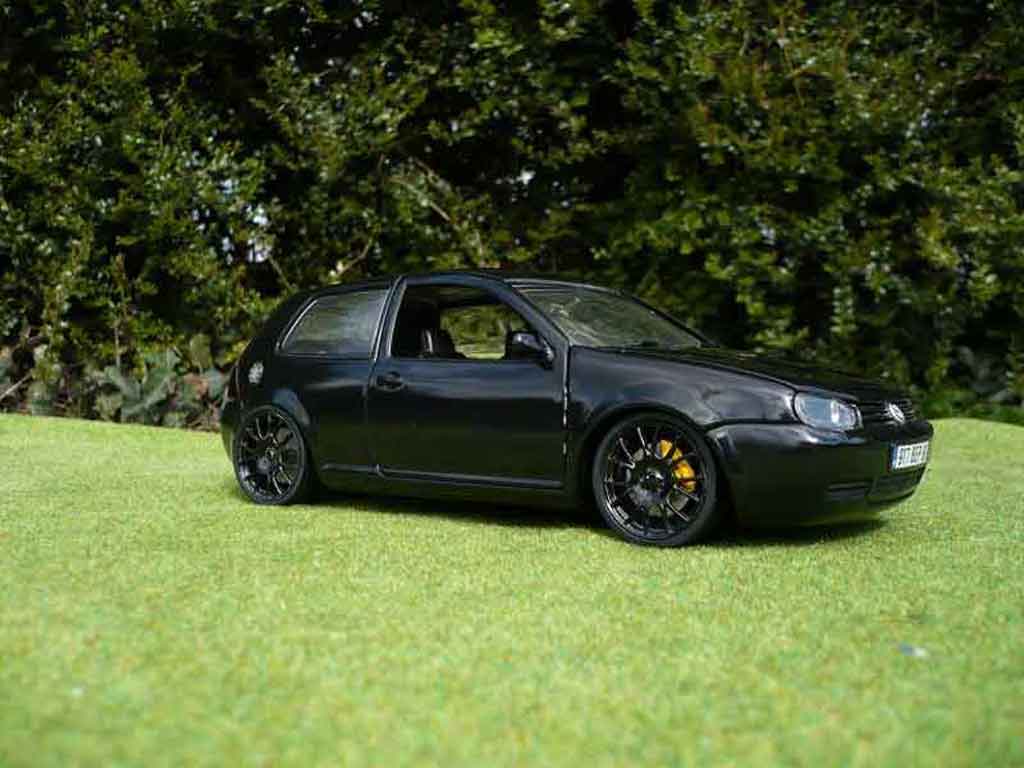 Volkswagen Golf 4 GTI 1/18 Revell 4 GTI full black diecast model cars