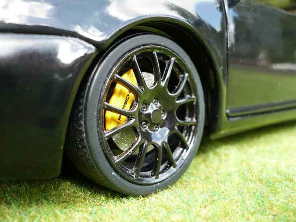 Volkswagen Golf GTI full black 1/18 Revell