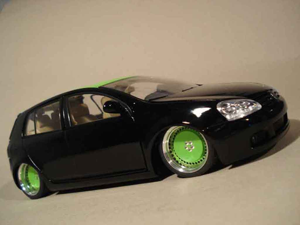 Volkswagen Golf GTI german look flower 1/18 Burago