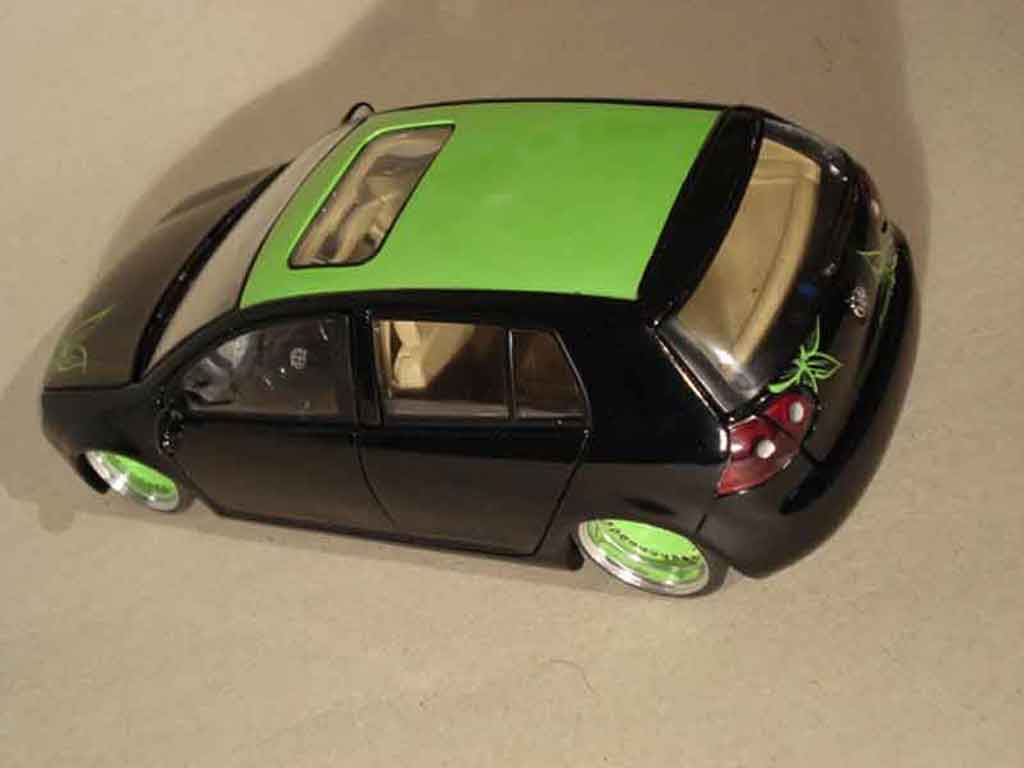 Volkswagen Golf GTI german look flower 1/18 Burago
