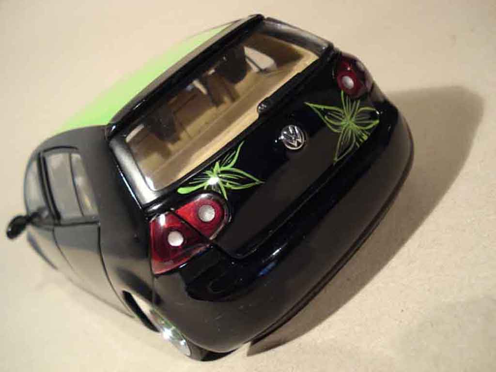 Volkswagen Golf GTI german look flower 1/18 Burago