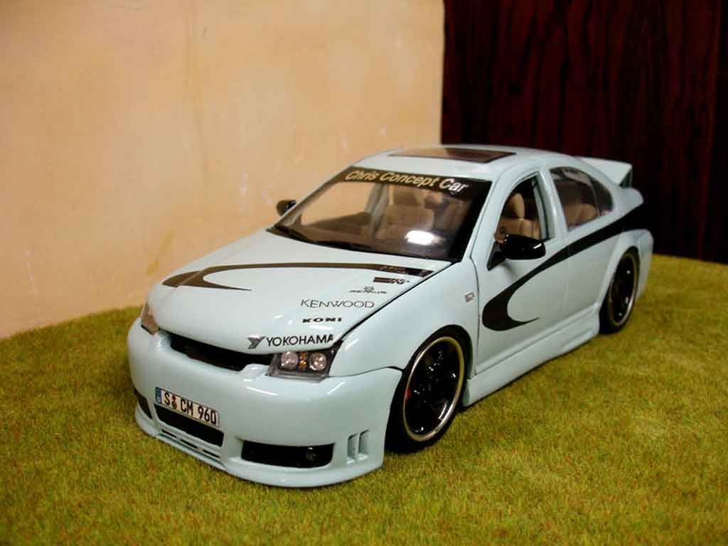 Volkswagen Bora 1/18 Revell show car diecast model cars