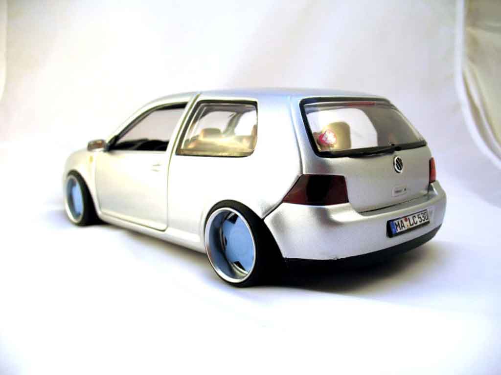 Volkswagen Golf GTI german look jantes borbet type a 1/18 Revell