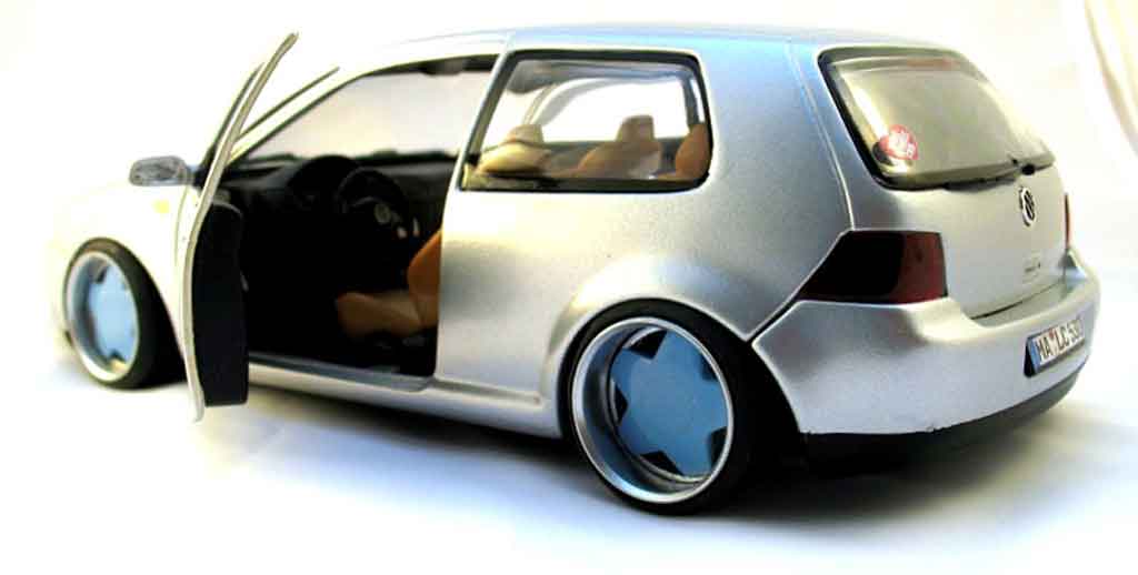 Volkswagen Golf GTI german look jantes borbet type a 1/18 Revell