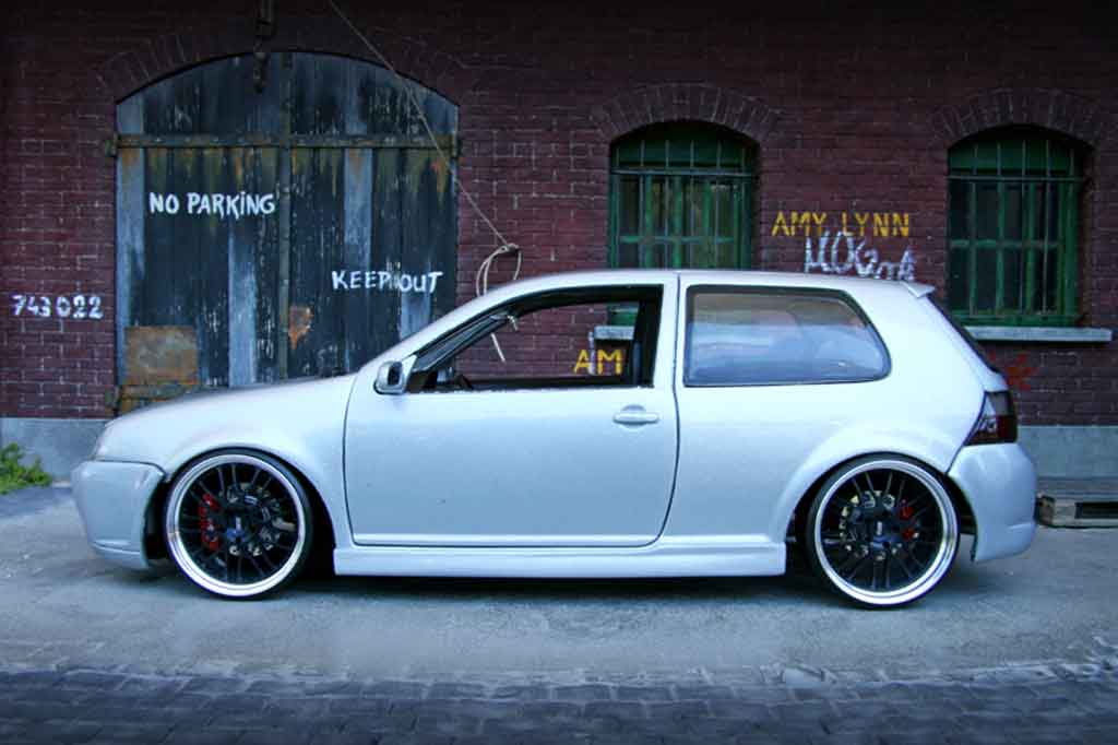 Volkswagen Golf R32 kit carrosserie grey jantes bbs 18 pouces 1/18 Revell