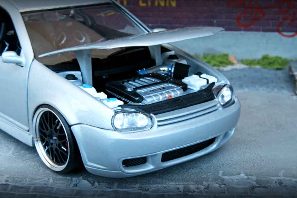 Volkswagen Golf R32 kit carrosserie grey jantes bbs 18 pouces 1/18 Revell